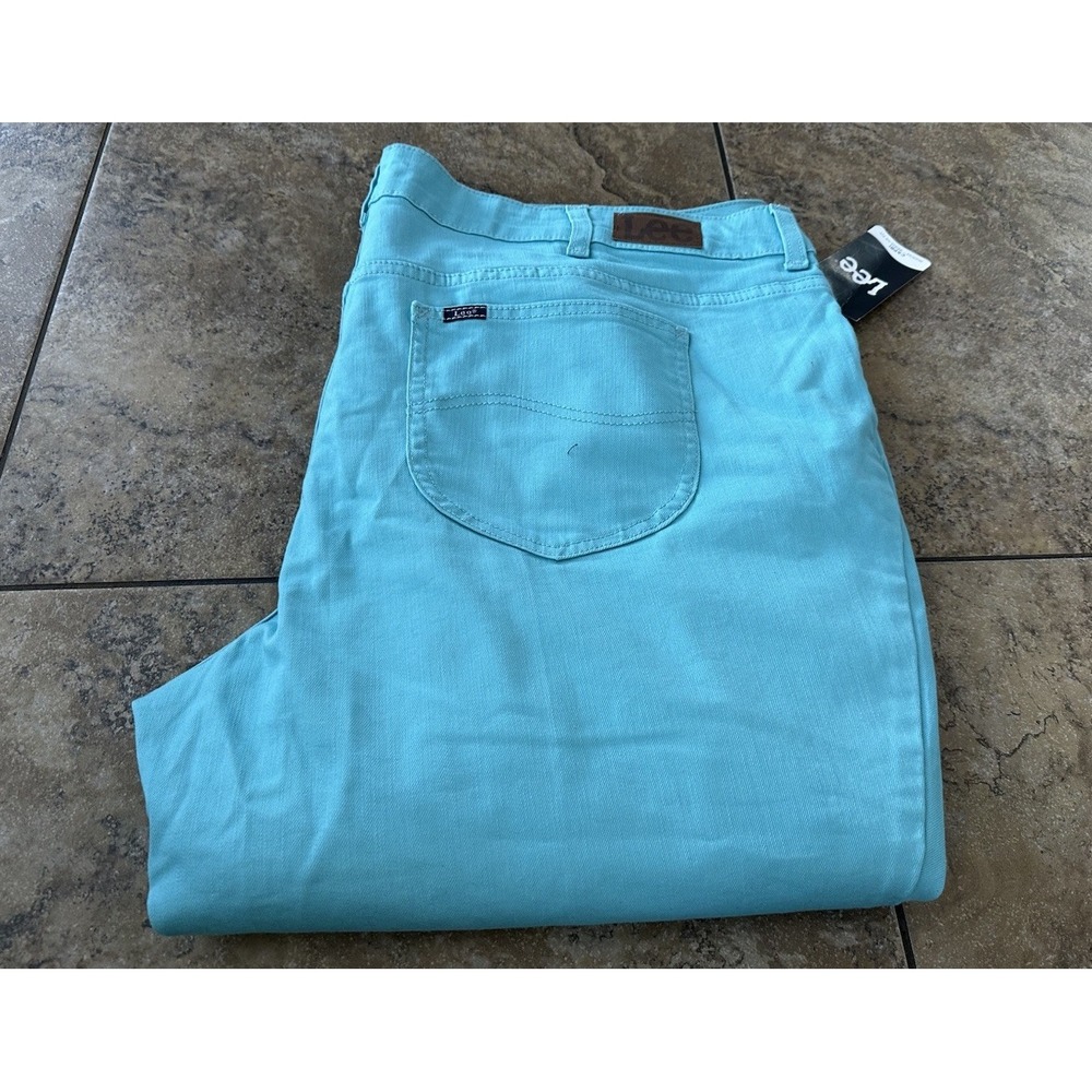 NWT Lee Regular Fit Capri Mid Rise Women's Jeans Size 20WM Blemish